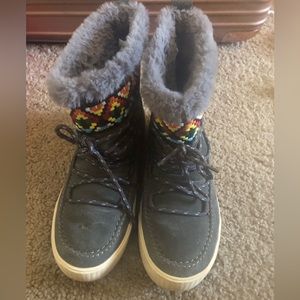 Toms boots size 5